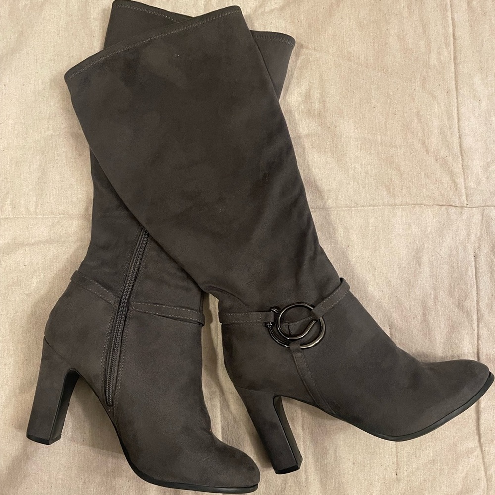 Gray Calf-High boots (Size: 8.5)